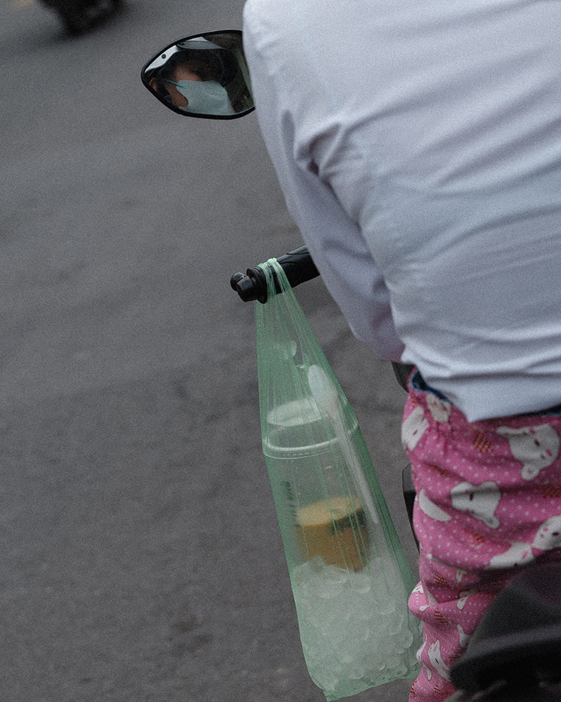 boisson vietnamienne transportée depuis un scooter