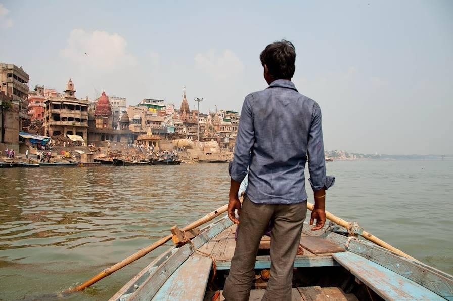 Barque sur le Gange à Varanasi - Etat de l'Uttar Pradesh - Inde