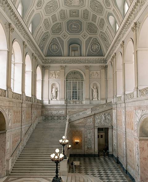 Palais Royal de Naples - Naples - Italie © Filip Baotic / Unsplash