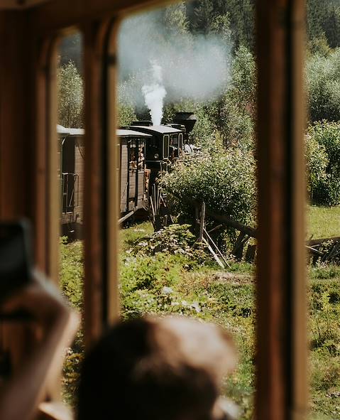 Fenêtre d'un train - Roumanie © Adrian Botica / Unsplash
