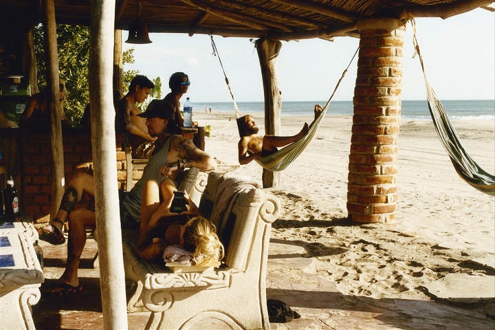 Amis sur une plage du Nicaragua