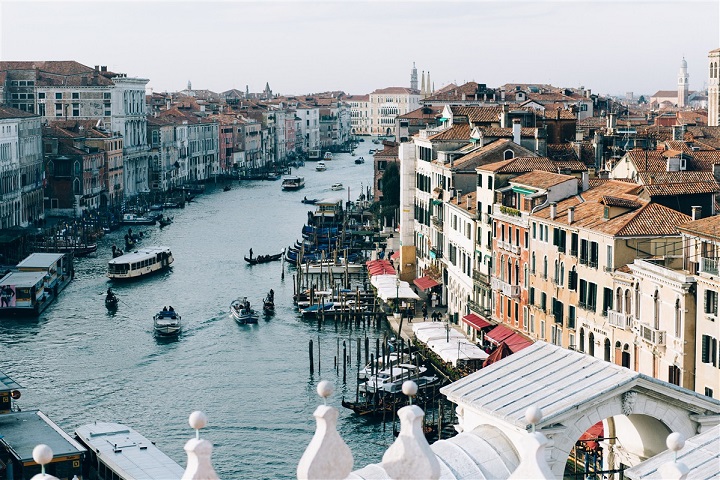 Vue de Venise et ses bateaux