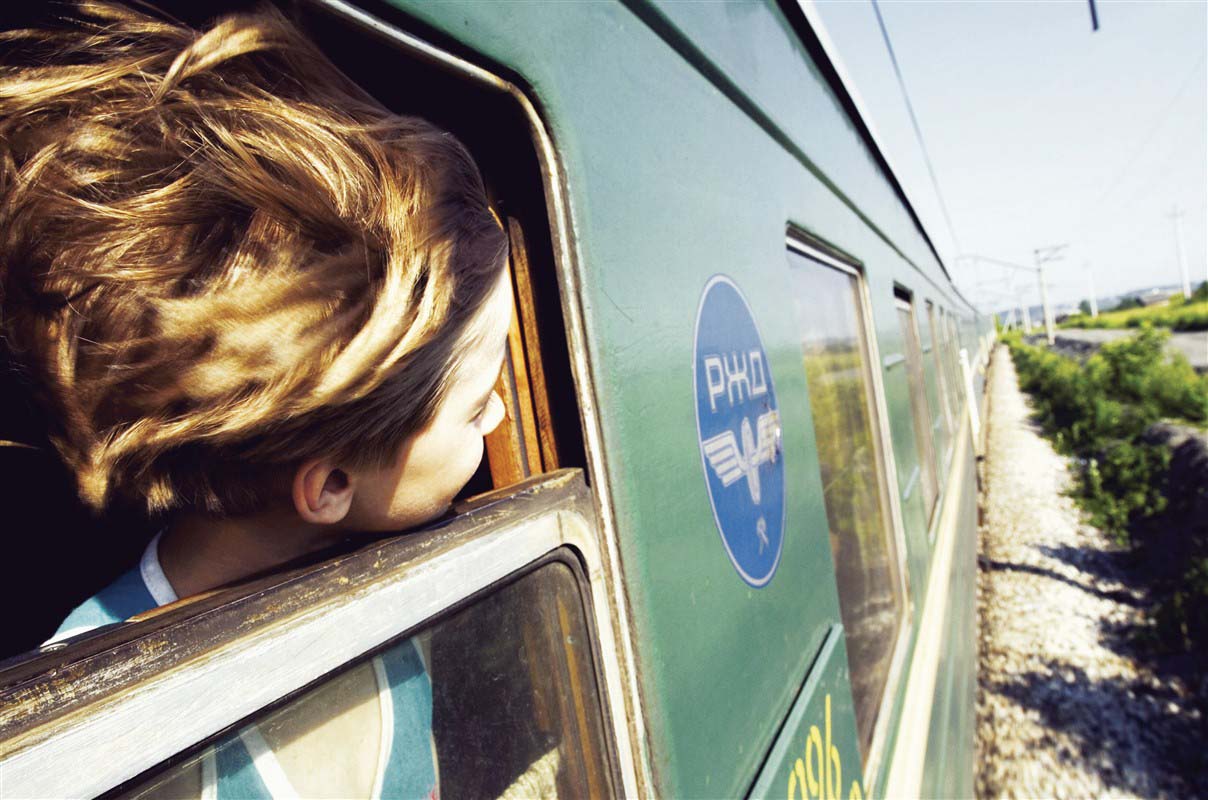 Voyage En Train Est Une Manière Élégante De Voir Le Monde. Clip