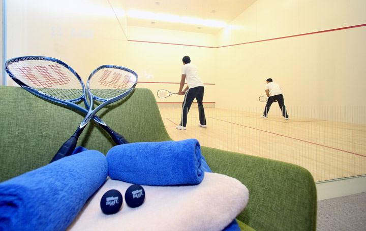 Une partie de squash à l'aéroport de Doha