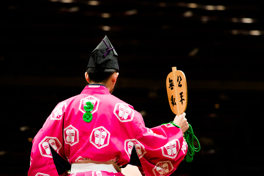 Arbitre d'un combat de sumo