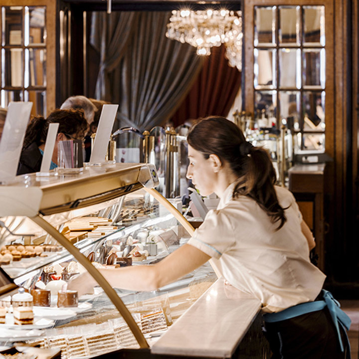 Boire un chocolat viennois au Café Landtmann