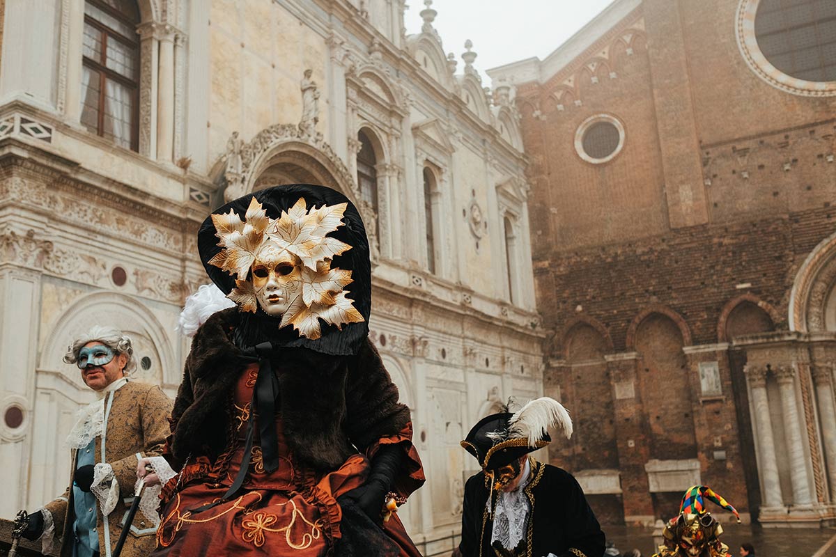 Les 9 costumes des plus grands carnavals du mois de février - ABC Salles