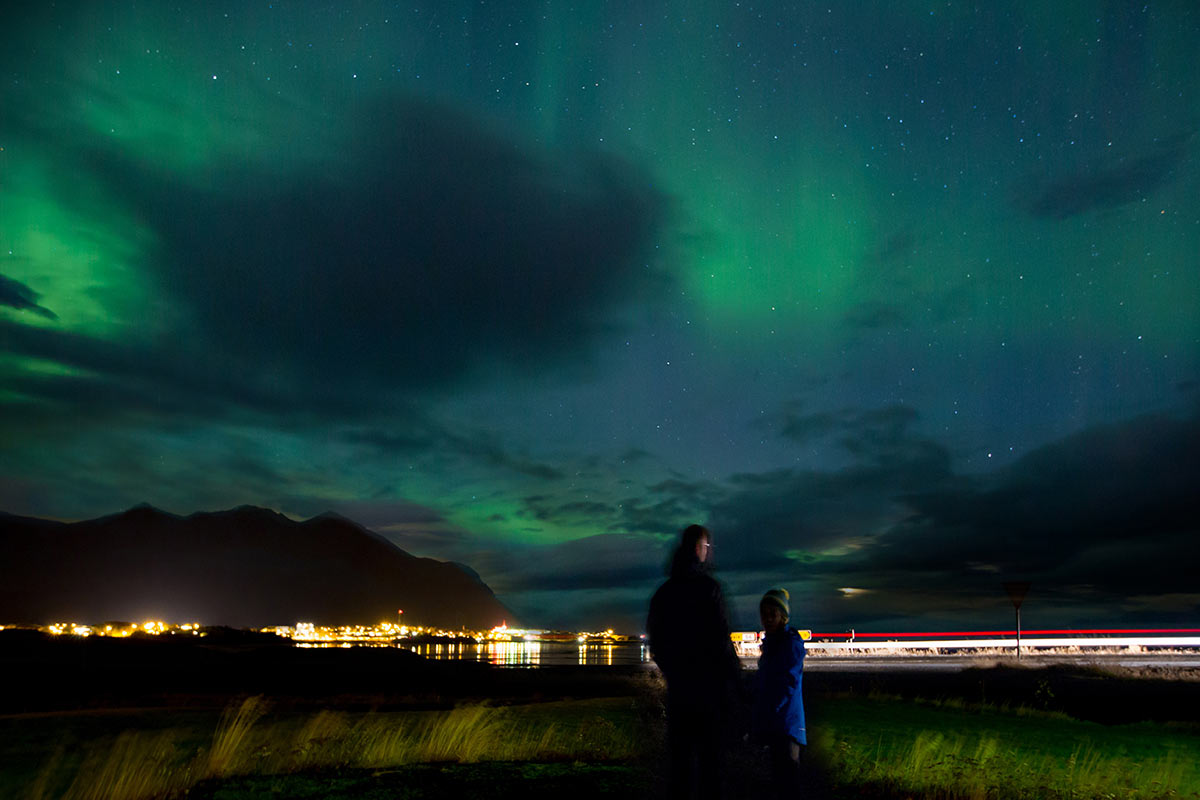 famille devant les étoiles