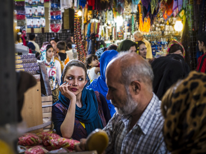 Femme dans un marché en Iran