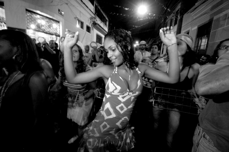 femme qui danse à Rio