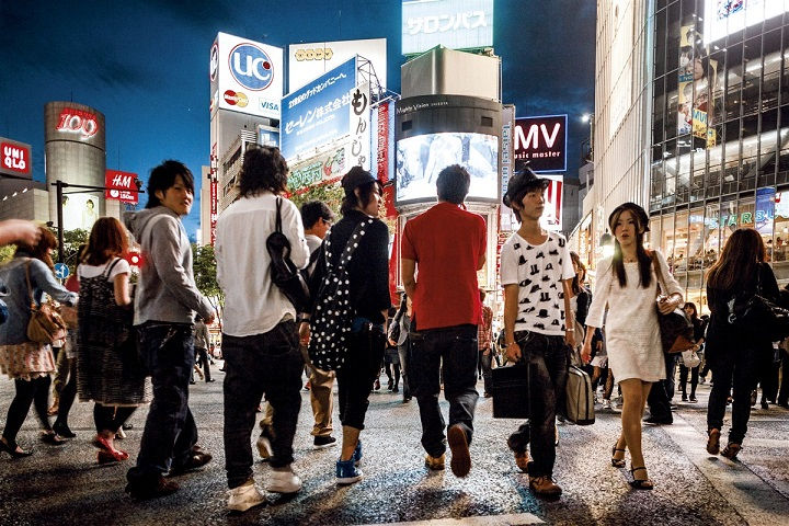 Foule qui marche dans les rues de Tokyo