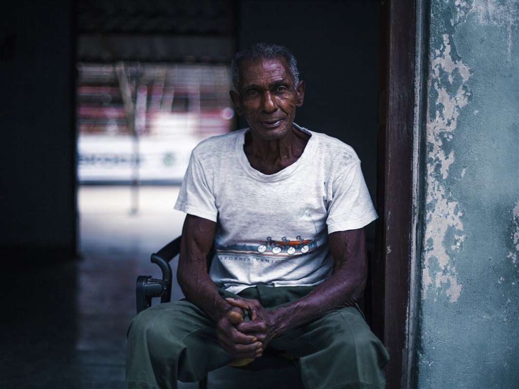homme assis à Cuba