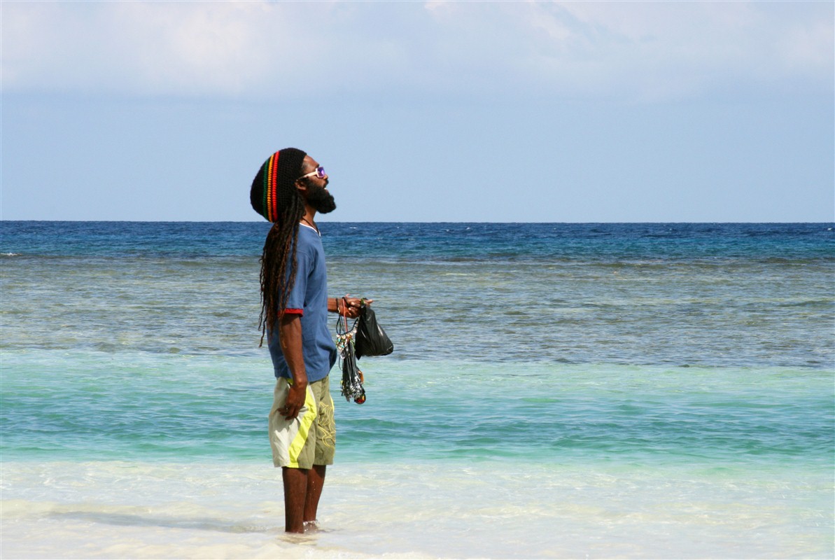 homme à la plage en Jamaïque