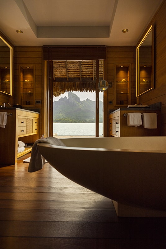 Salle de bain d'un hôtel à Bora Bora