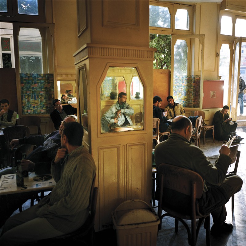 jolie photographie dans un café du Caire