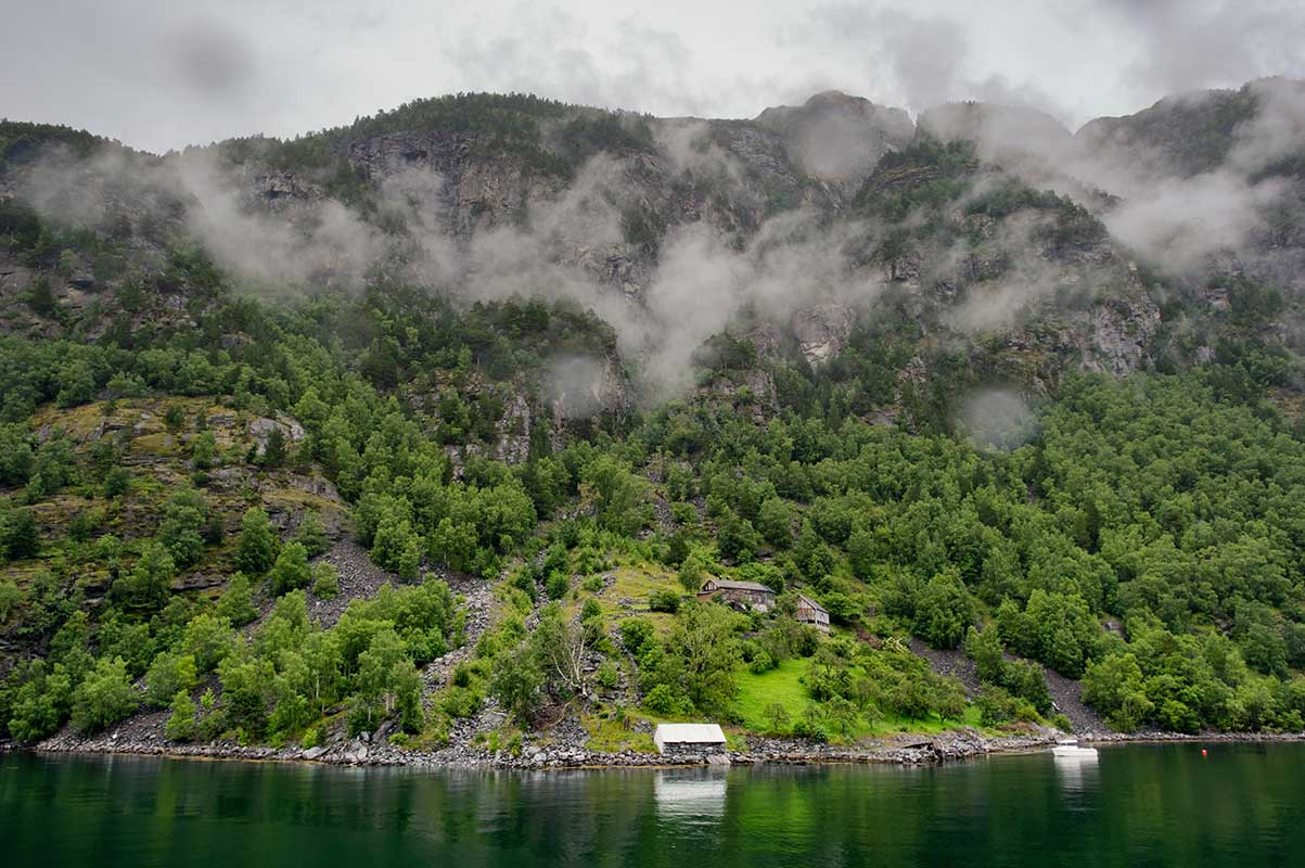 lac sur le trajet entre Oslo et Bergen