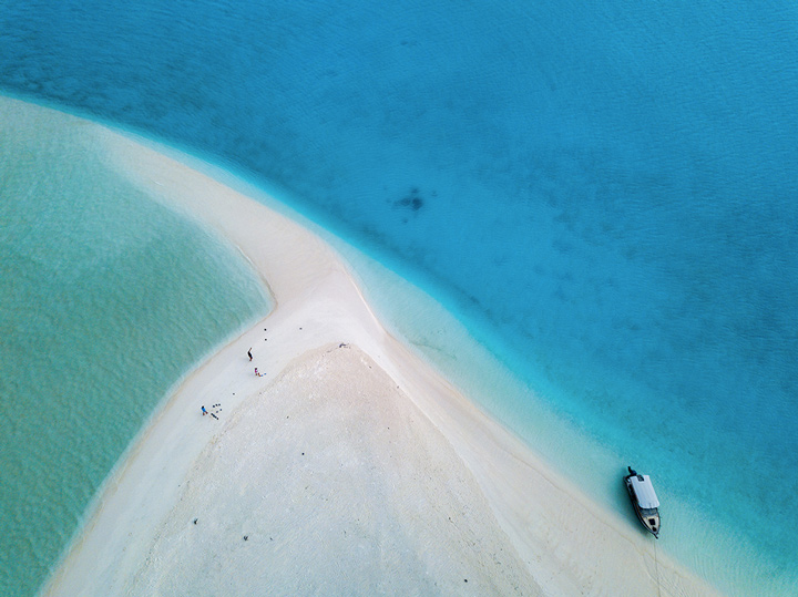 mer et plage de Polynésie vue du ciel