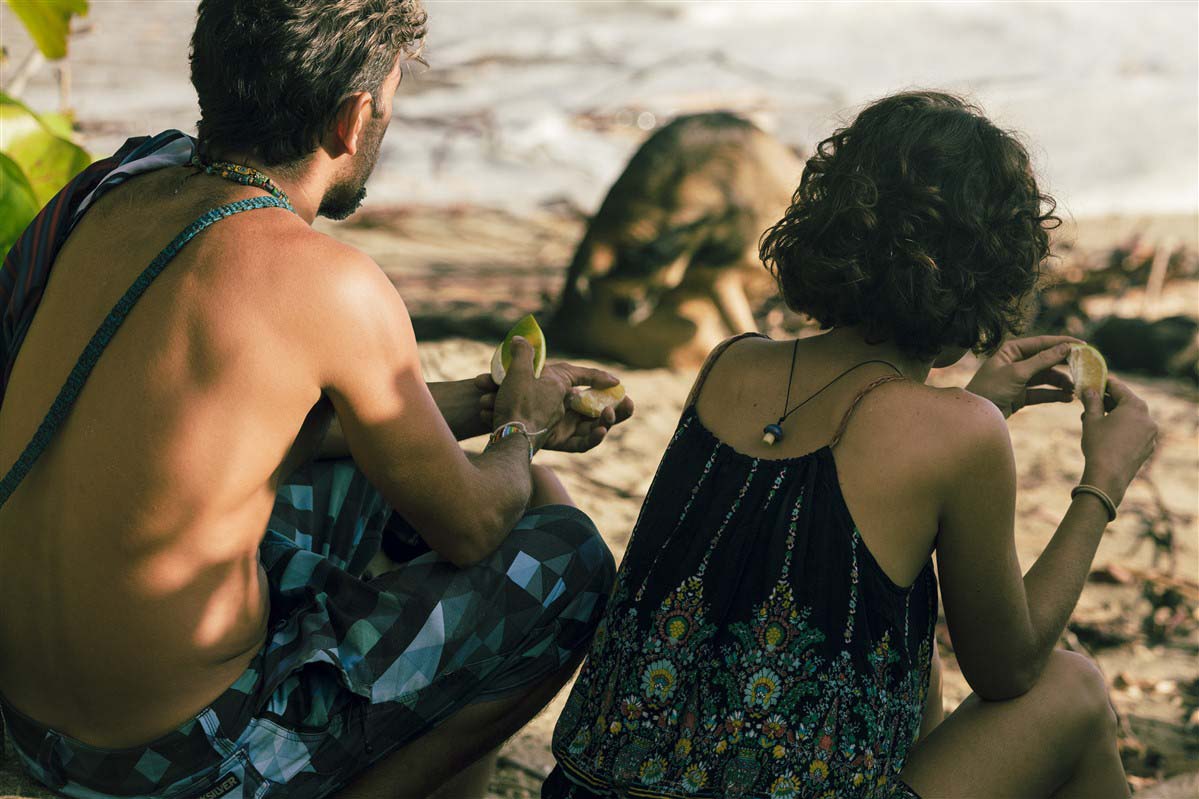 couple à la plage en Colombie