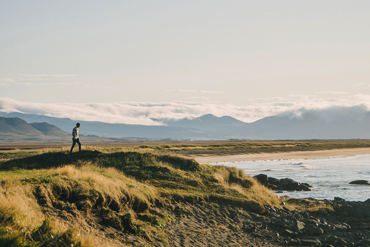 homme qui prend son temps en Islande