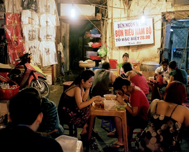 restaurant de rue à Hanoi