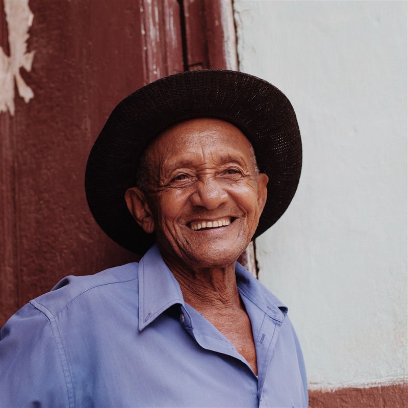 sourire dans homme à Cuba