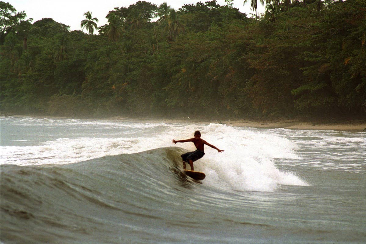 Surfeur au Costa Rica